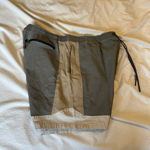 COTTON ON
Men's Mountain Tech Shorts In Military/gravel Stone/bone - Picture 5 of 5